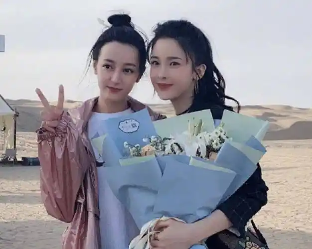 剧透,"乔晶晶"造型甜美,"于途"神秘感十足_迪丽热巴_杨洋跟_樱子