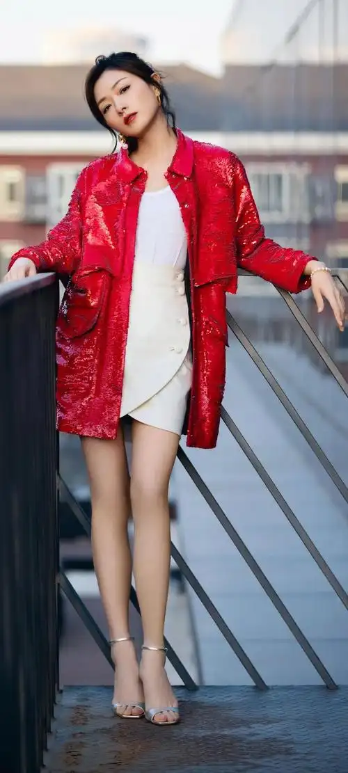 壁纸骨感纤细身材性感撩人气息风情万种万茜