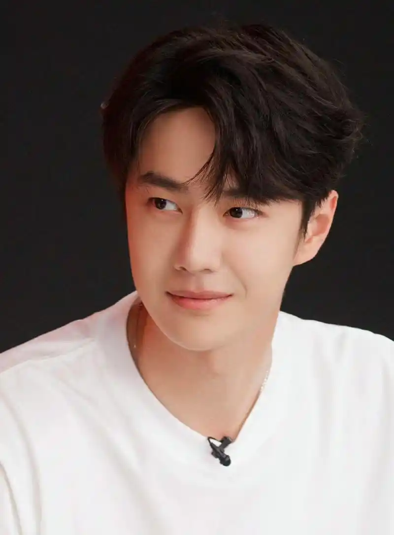 王一博如愿以偿去了山里,新剧人鱼立项,三地取景都在山区