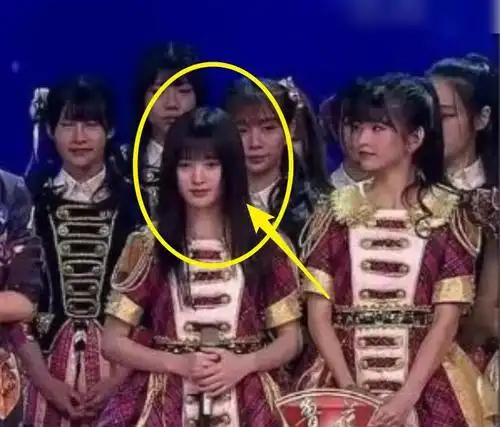 蔡徐坤鞠婧祎五年前同框照被扒看清二人五官谁动了脸蛋很显然