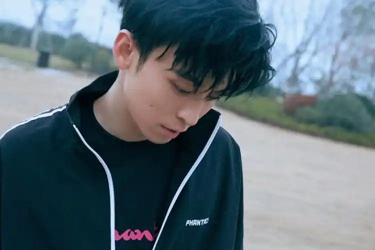 董子健盐系街拍曝光 你的冬日学长来了!