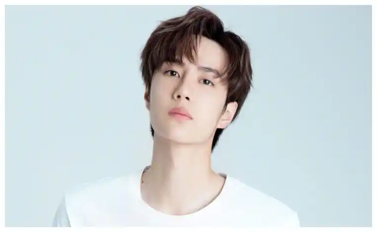 像邓伦,李易峰,任嘉伦,李现等男星都与她合作过,任嘉伦还说过,杨紫