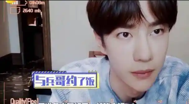 王一博横店约好友小聚,综艺拍戏两不误,同时爆红后,肖战却销声匿迹