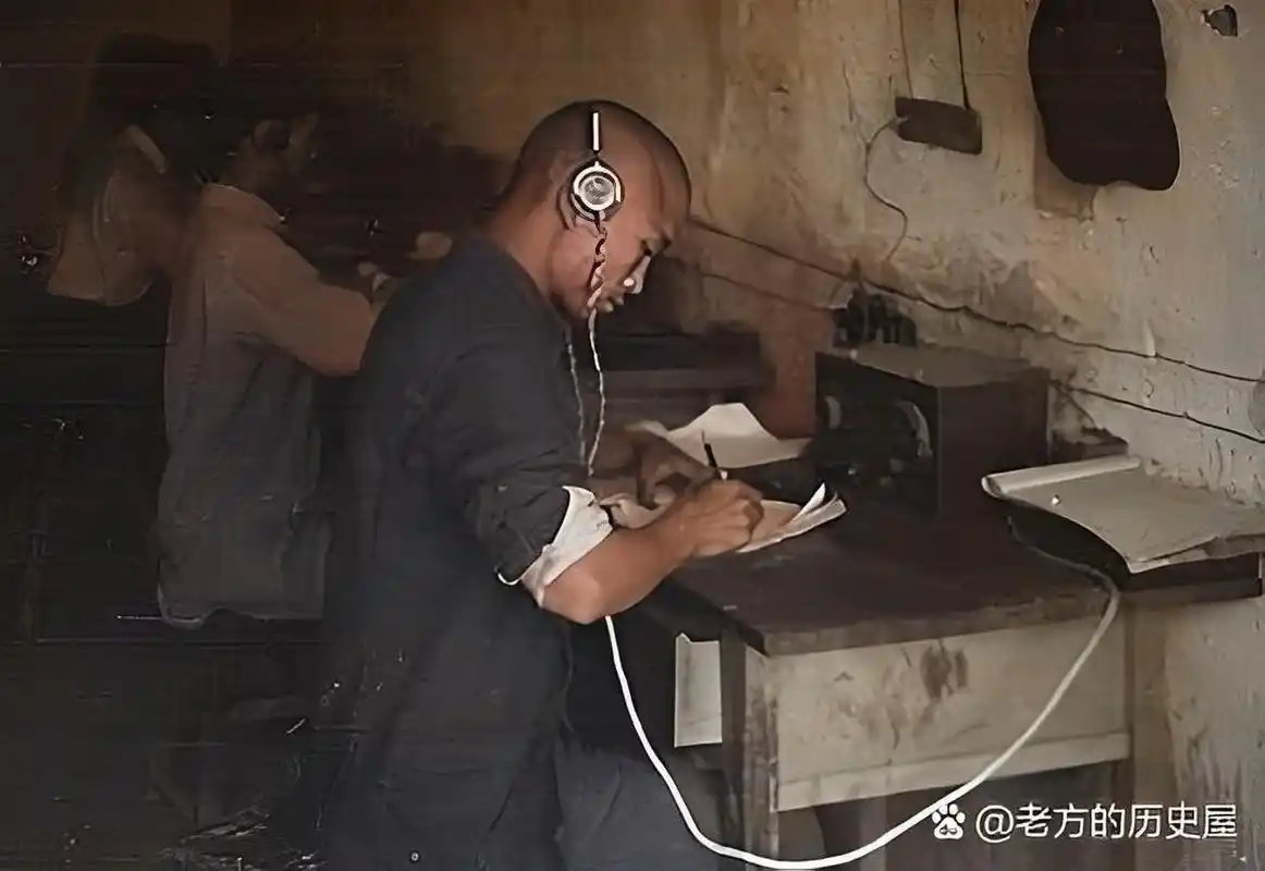 1985年,这位69岁的将军的妻子王一知抱着一个从地下挖出来的电台,哭着