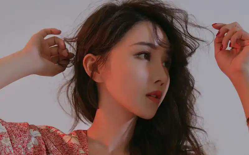 高冷美女御姐写真高清桌面壁纸