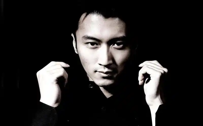 谢霆锋帅气写真桌面壁纸图片下载2