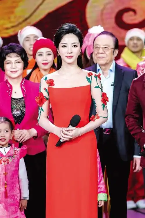 从2012到2021年,李思思只在2017年和2020年缺席春晚主持.