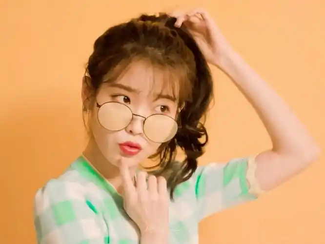 头像壁纸iu李知恩可爱俏皮的小公主