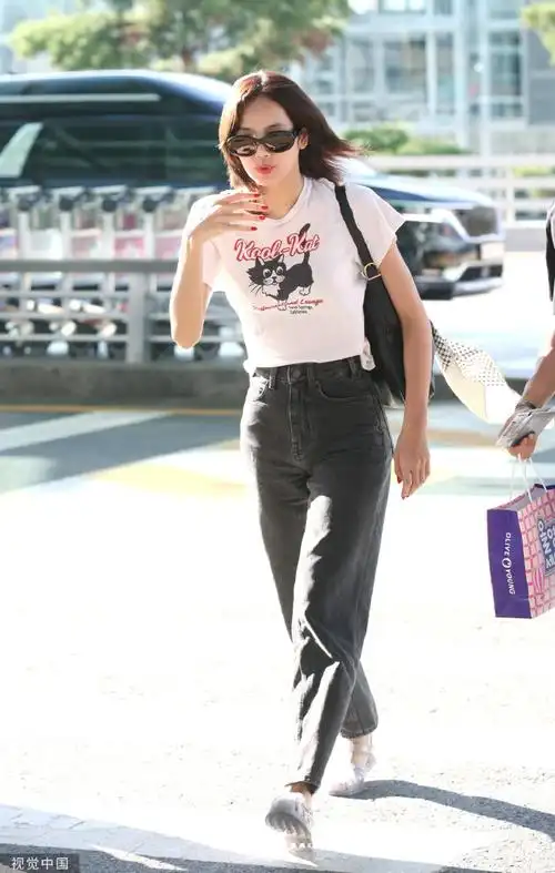 深圳机场明日12时起航班暂停##lisa机场水晶凉鞋