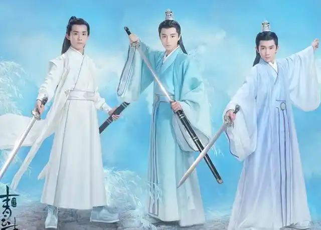 王俊凯易烊千玺王源成竞争关系tfboys三小只各自签约还珠三姐妹