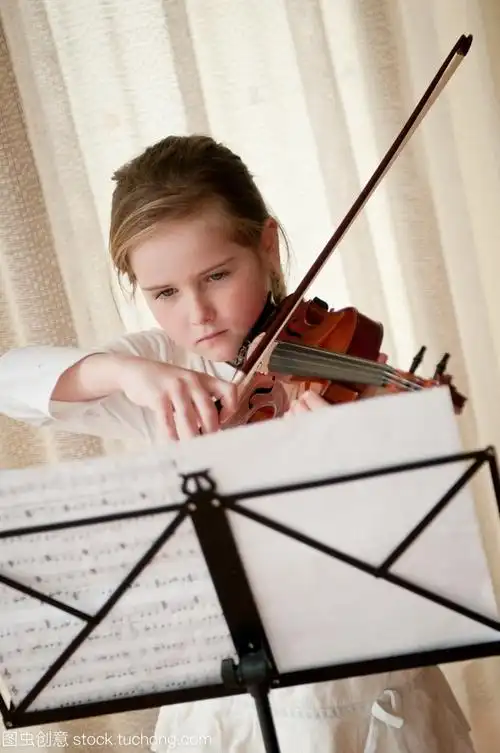 其它 小提琴启蒙班 写美篇认识小提琴构造,认识五线谱,学习正确的站姿