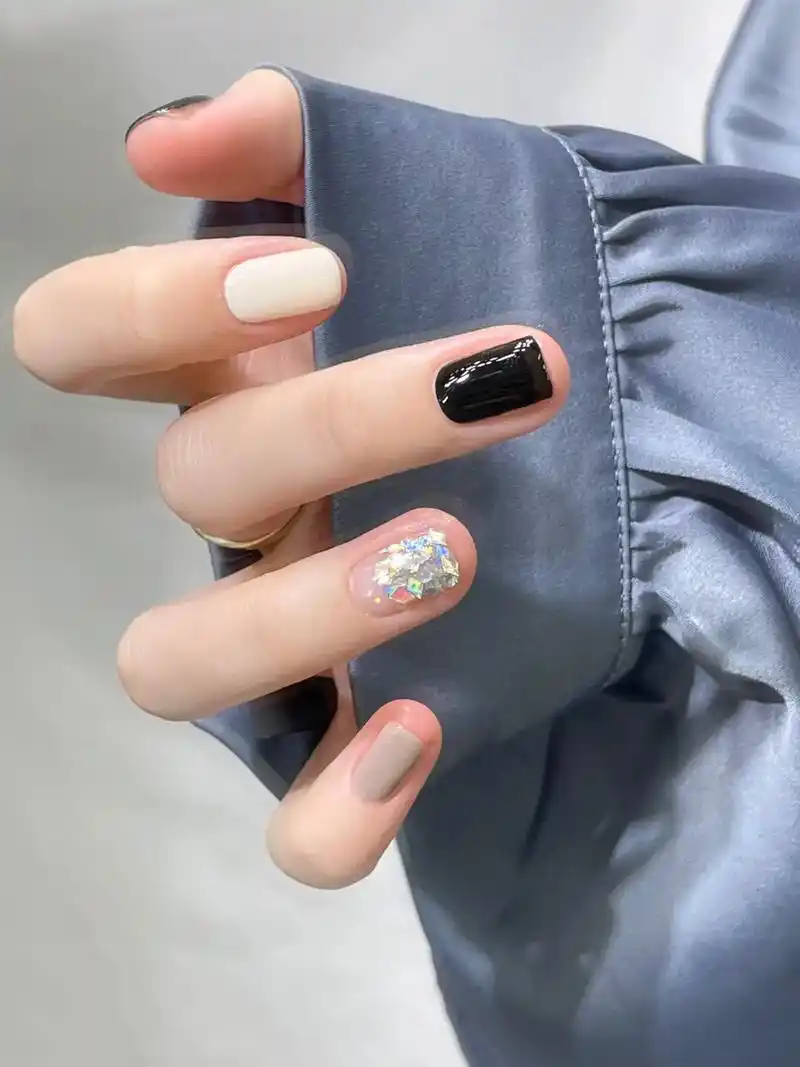 美甲分享 #显白颜色 #短指甲也可以这么美 - 抖音