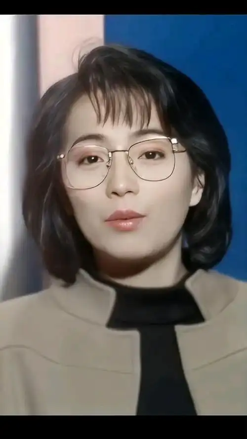 风华绝代万人惊艳的石榴姐年轻的时候简直太美了,难怪英叔喜欢.