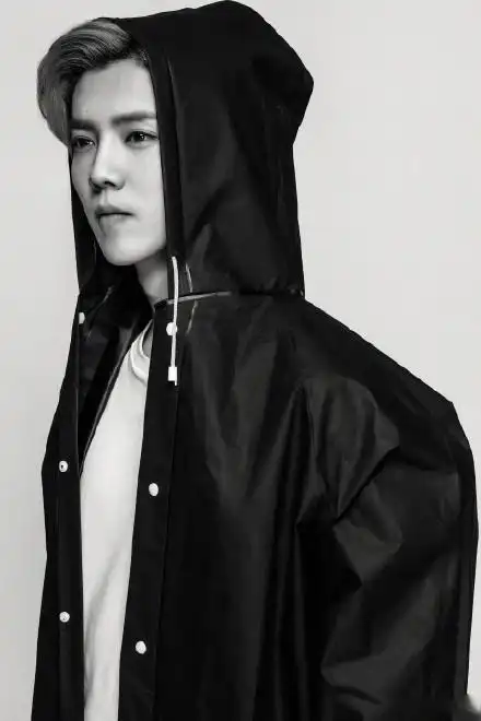 分享一组鹿晗戴帽子的图,无论魔术帽,棒球帽,毛线帽甚至雷锋帽……戴