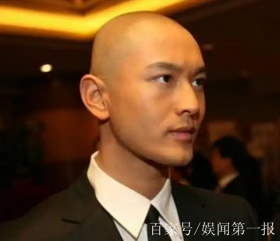 黄晓明光头60分,吴亦凡光头70分,他光头200分都不嫌多!