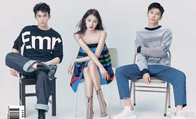 童星吴磊和关晓彤的亲密合照