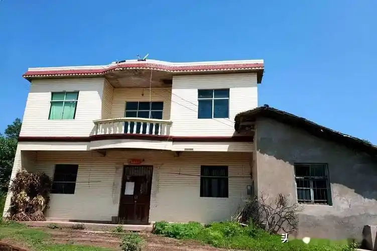 石首农村:房子越做越大,父母却蜗居小屋?