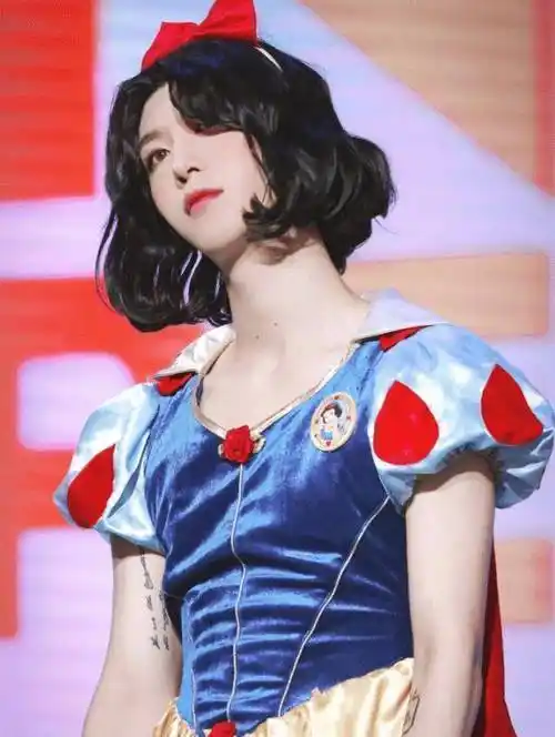 有种"角色扮演"叫范丞丞,扮白雪公主美如画,比女人还有味道_形象_不