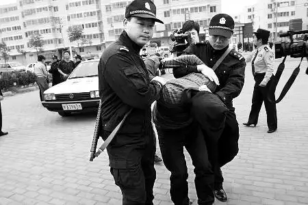 抓捕犯罪嫌疑人