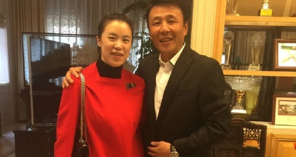 比郭晶晶更受宠的奥运冠军富豪丈夫送她一条海鲜街患癌时结婚