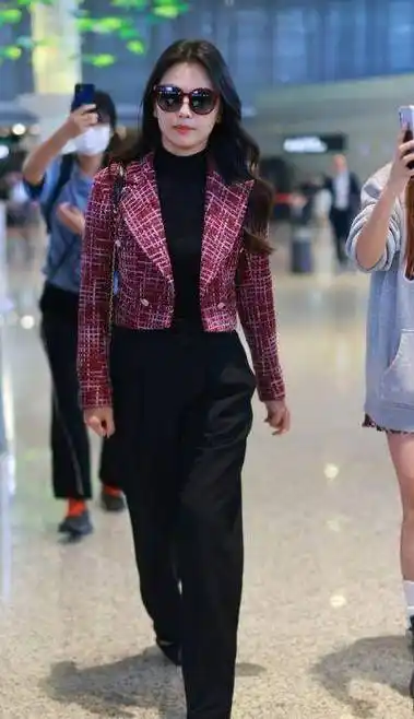 黑色_西装_衣着