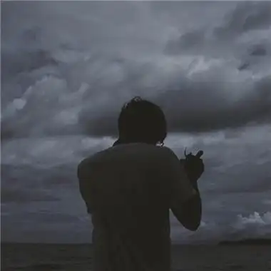 男生黑白图片大全伤感孤独