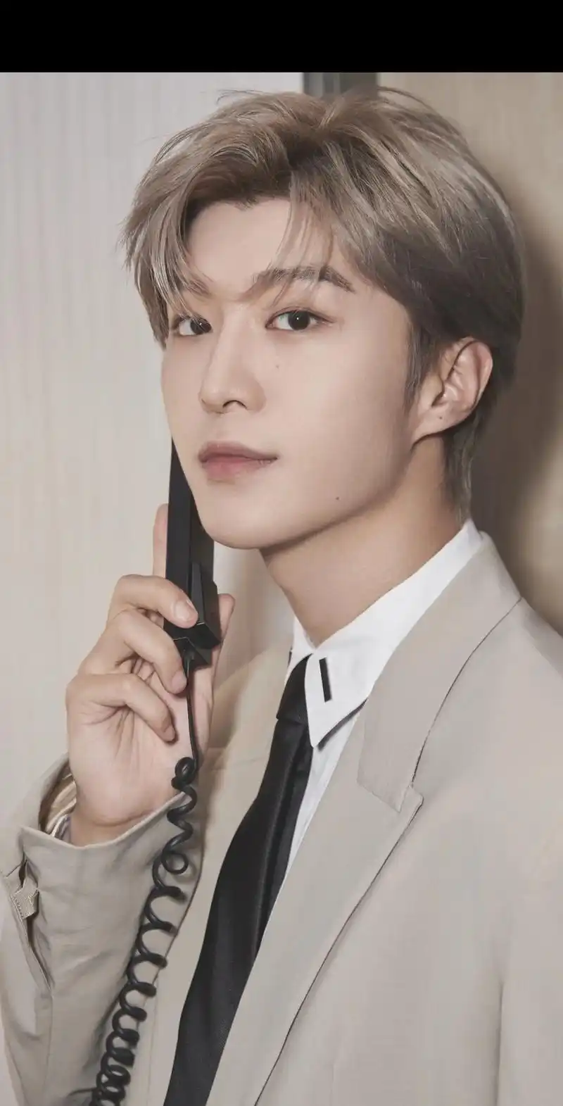 范丞丞生图 壁纸 - 抖音