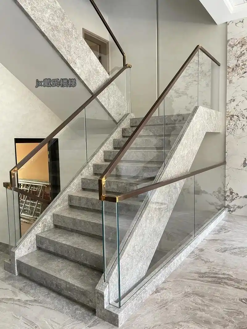 实景拍出的效果,特别理想.#楼梯设计 #玻璃扶手 #楼梯厂家 - 抖音