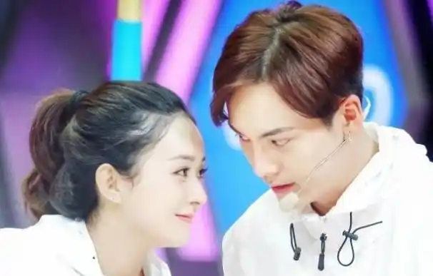 陈伟霆探班赵丽颖图片