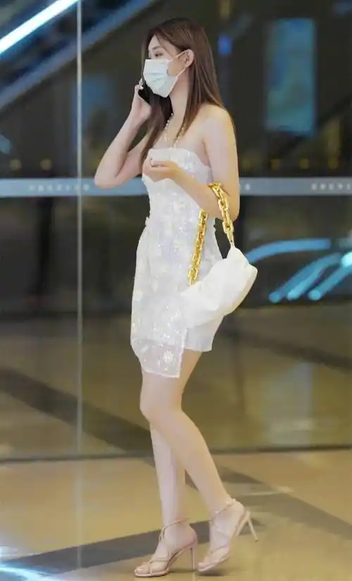 白色短裙高跟鞋穿搭指南:塑造时尚女性气质.|裙子|高腰_网易订阅