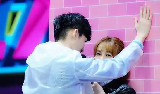 李易峰生冷回应"易昕恋",凸显出吴昕作为被凌辱女性的存在