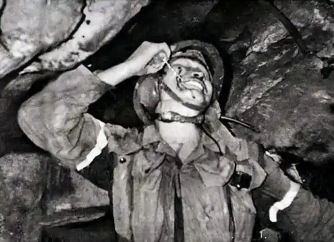 参战老兵回忆老山猫耳洞:三个蚊子一盘菜,十个老鼠一麻袋