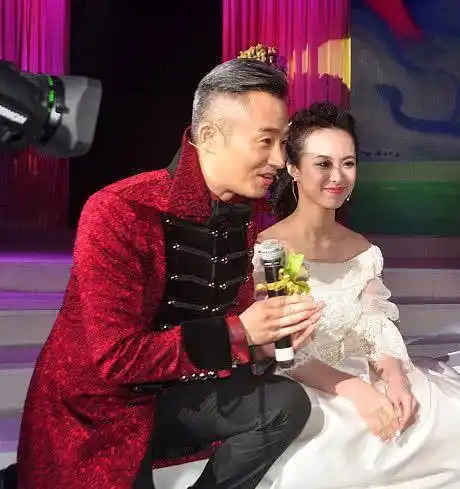 原创主持人程雷老婆近照年轻漂亮有才华如今担心5岁儿子像他