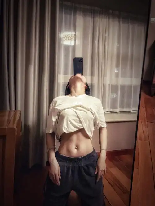 腹肌打卡只想做个很哇塞的人