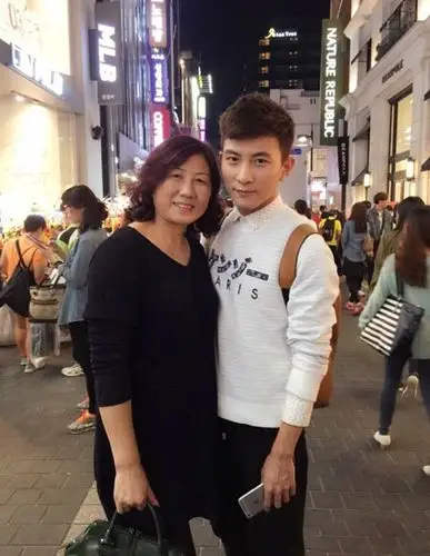 大左盼过年回家陪父母 转型到底再接戏