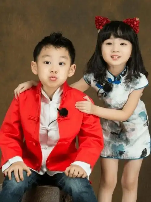 曹颖女儿悄悄长大了拥有高颜值和筷子腿未来女神非你莫属