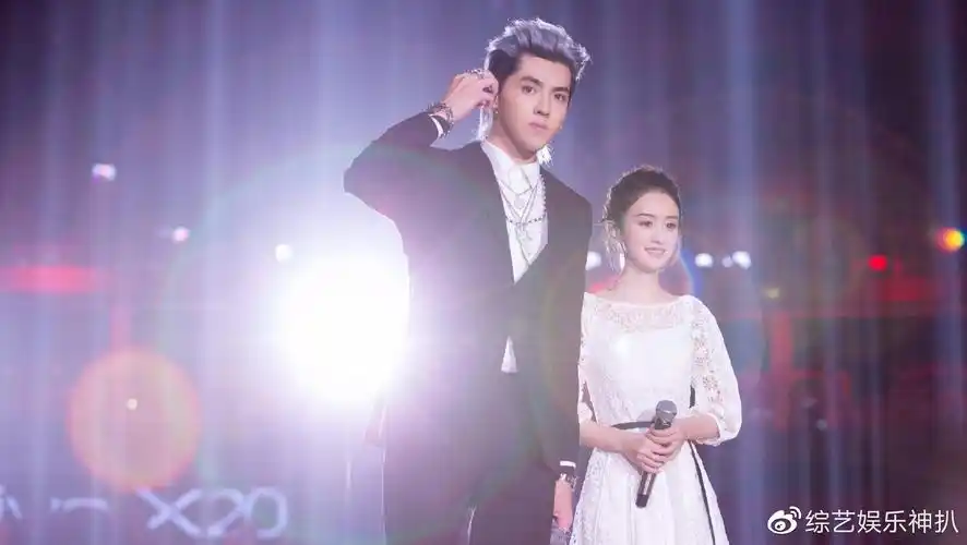 微博之夜又发糖赵丽颖转身一刹那吴亦凡的眼神好温柔