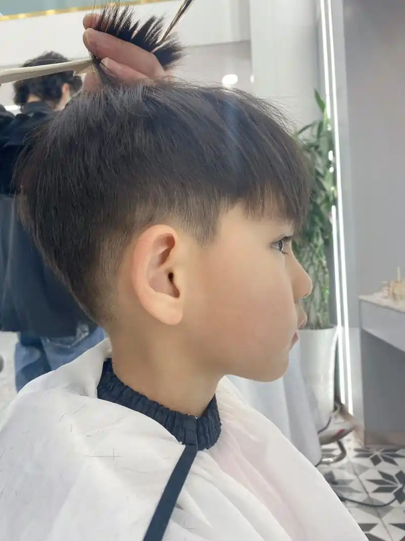 清爽小男生适合的碎盖9699 干净清爽,阳光帅气的碎盖发型适合