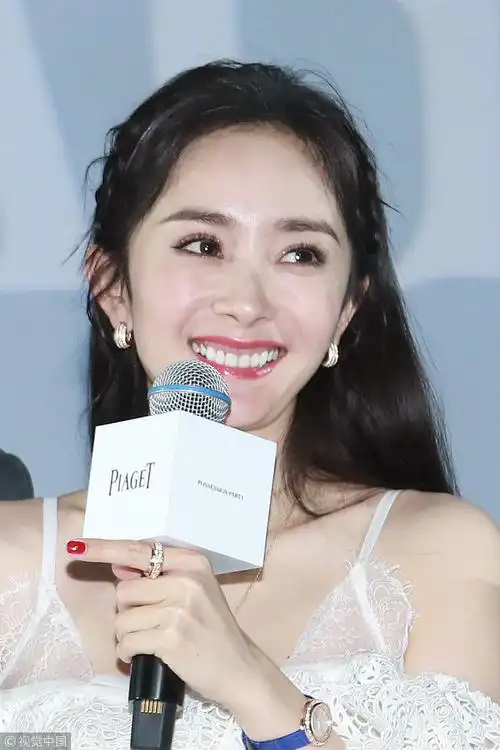 扶摇cp台上互怼杨幂笑出牙龈 获阮经天扶上台被花式夸赞