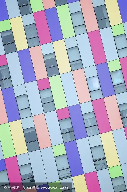 现代外立面的一个彩色办公大楼.