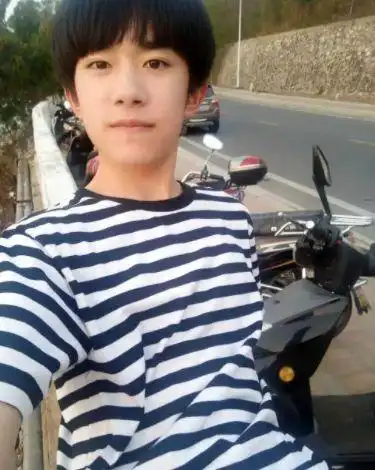 易烊千玺养成式偶像澄澈眼眸蓄力暗涌18岁先行者和创造者