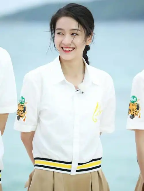 王俊凯最宠哪位女星?舍不得她碰冰东西,搀扶上下船绅士风度尽显