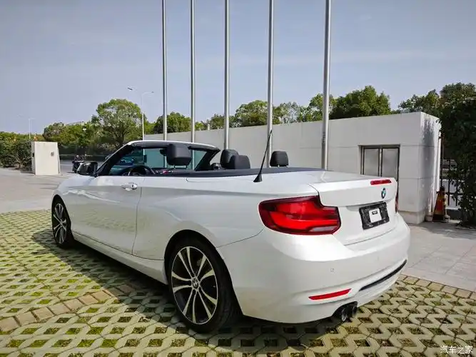 双门四座225i敞篷跑车