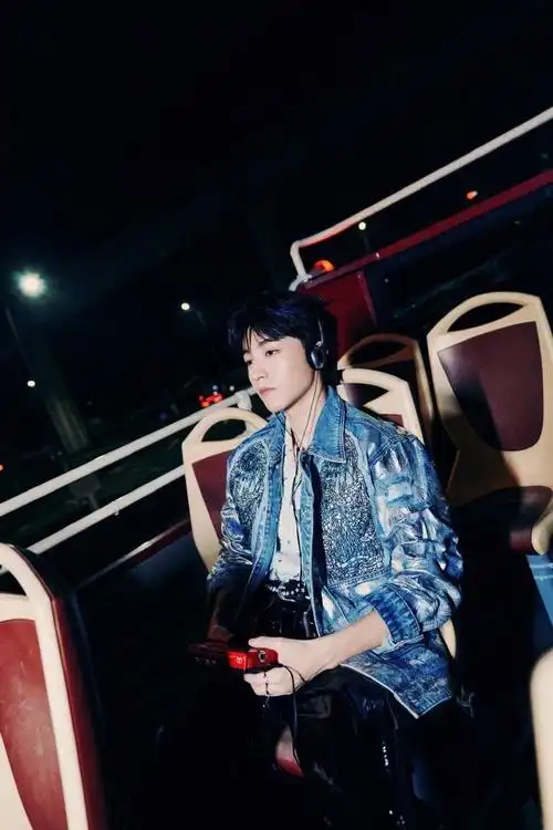 meloveyou舞台#王俊凯《let me love you》舞台造型刺绣牛仔外套造型