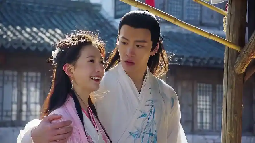 夫人大可不必:夫君遇情敌,搂着小娇妻肩膀撒狗粮,霸气宣誓主权