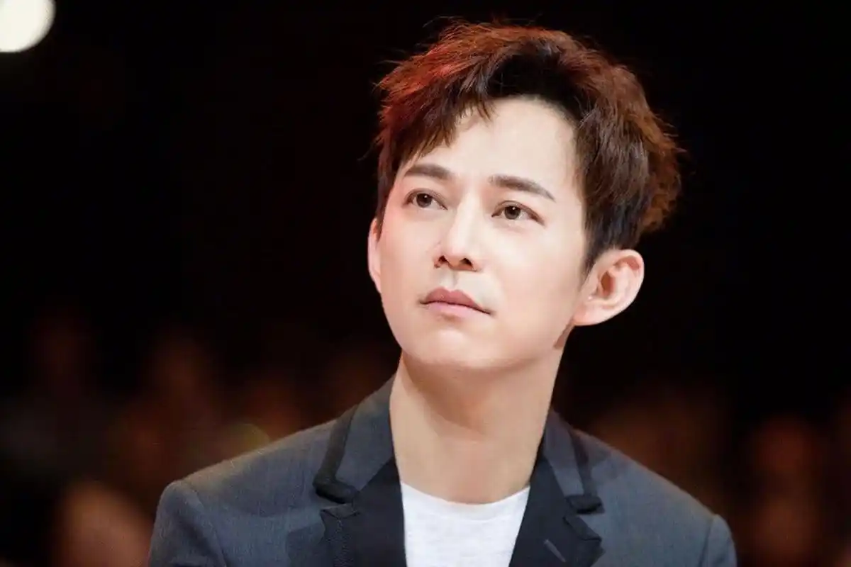 何炅,湖南卫视著名主持人,出生于1974年4月28日,湖南长沙人.