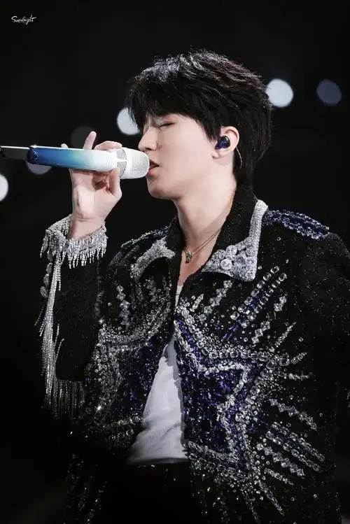 王俊凯超话#王俊凯江苏卫视跨年#97#11个王俊凯#要一起等跨年的烟花