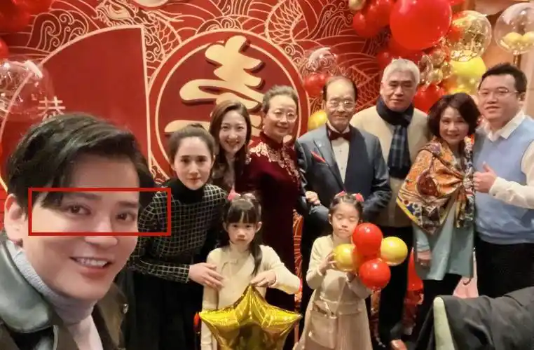 年轻时候的陈晓东也不算单眼皮,而是内双.