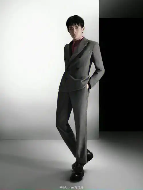 易烊千玺秋冬大牌