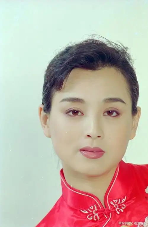 赵明明:从荧屏红星到单亲妈妈,她的人生如何跌宕起伏?